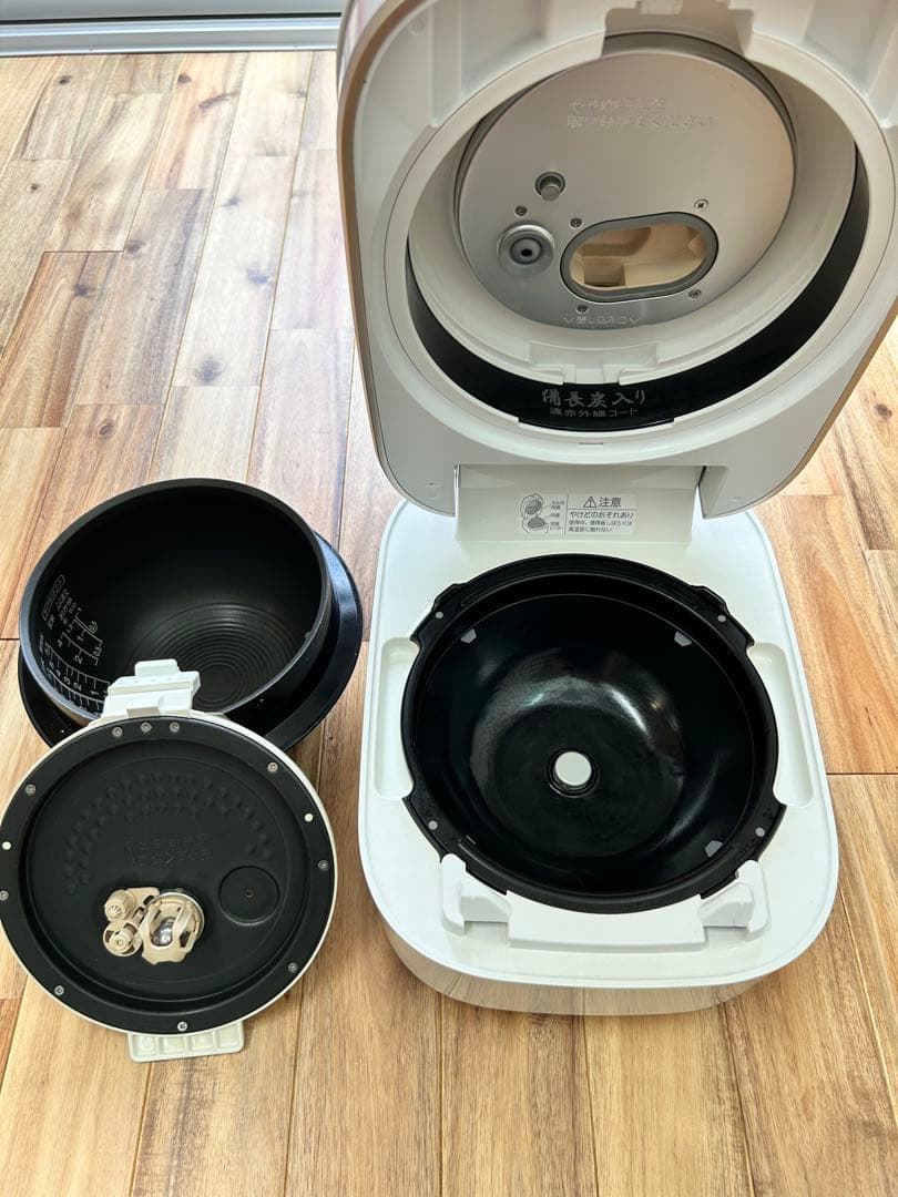 グ*オ様 炊飯器 ホワイト　5.5合　1.0L 東芝