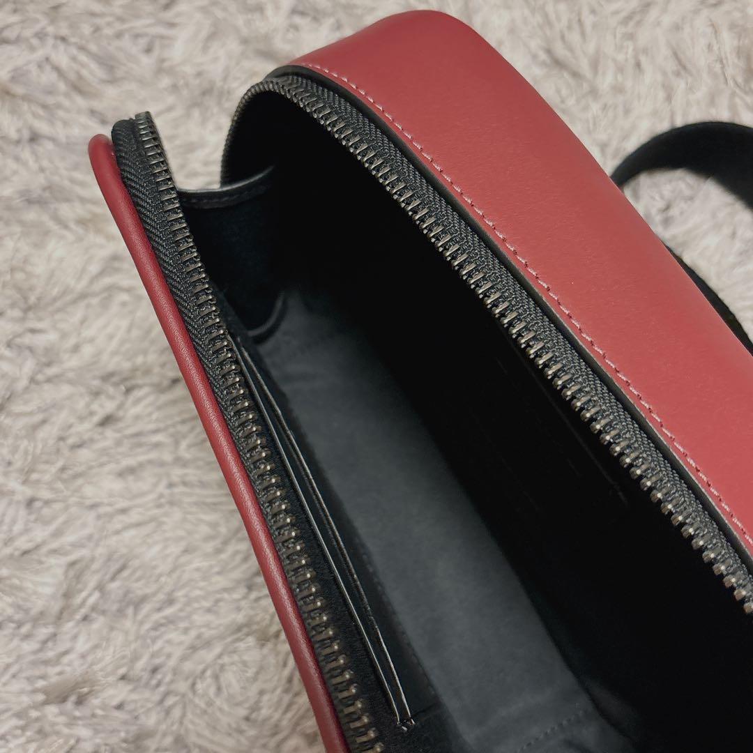 COACH(シグネチャー スムースカーフレザー ボディバッグ)