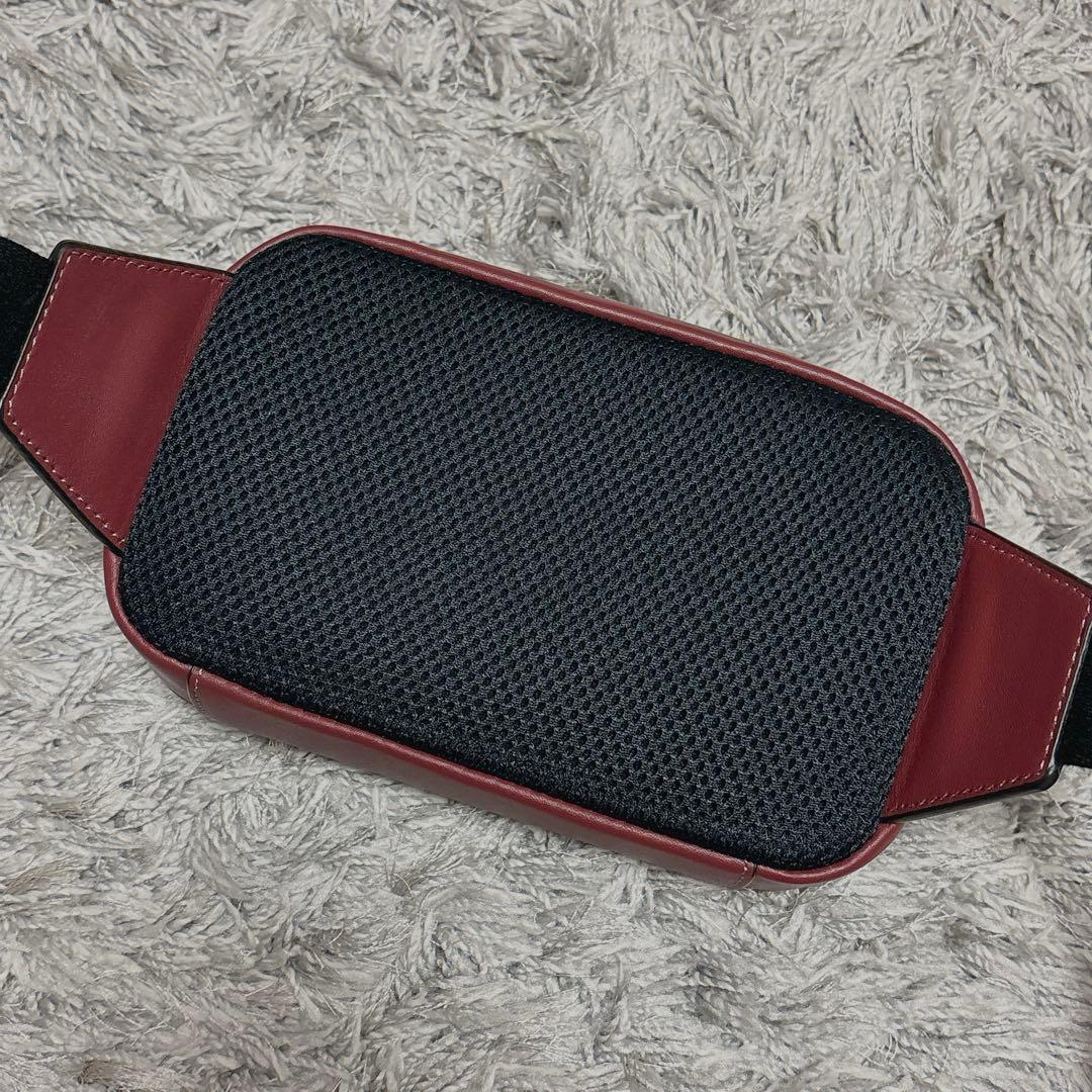 COACH(シグネチャー スムースカーフレザー ボディバッグ)