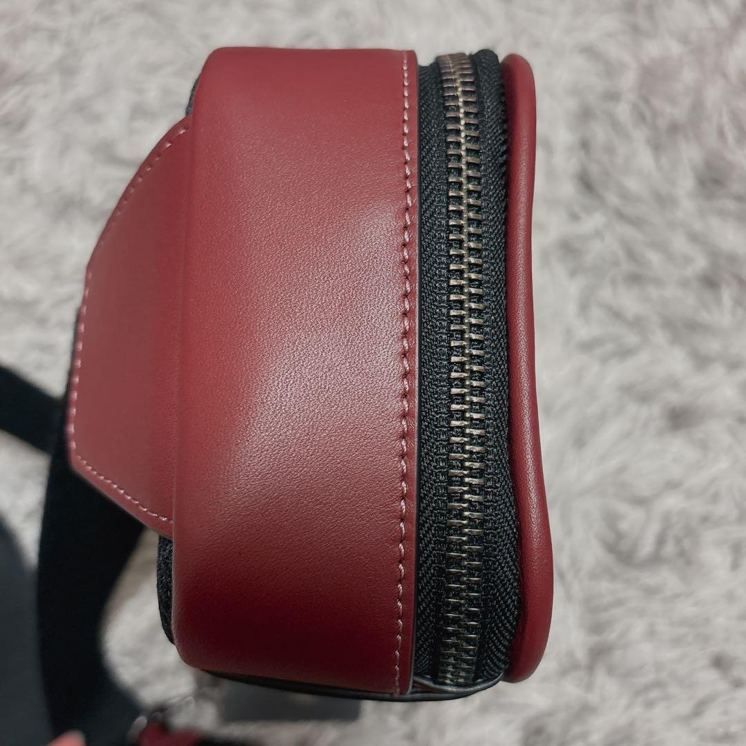 COACH(シグネチャー スムースカーフレザー ボディバッグ)