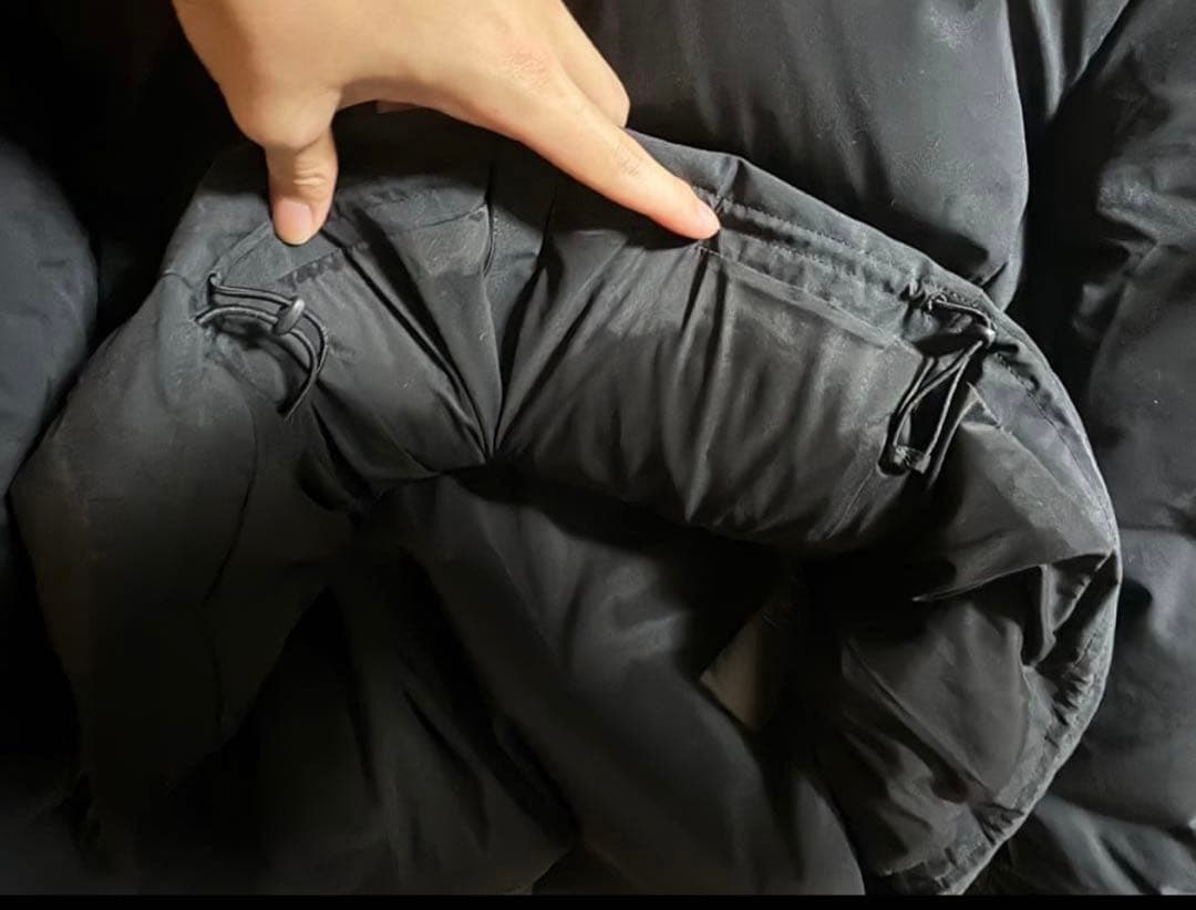 最終値下げ！ユニクロ UNIQLO 黒 シームレスダウンパーカー