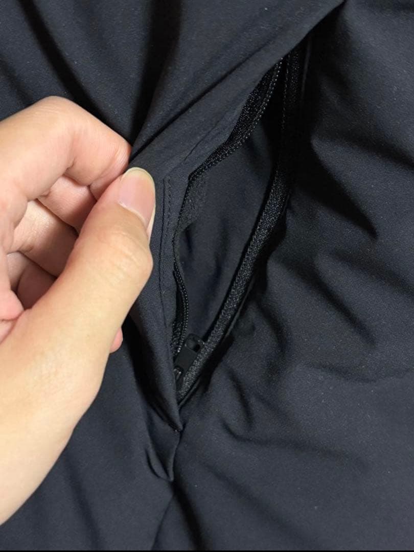 最終値下げ！ユニクロ UNIQLO 黒 シームレスダウンパーカー