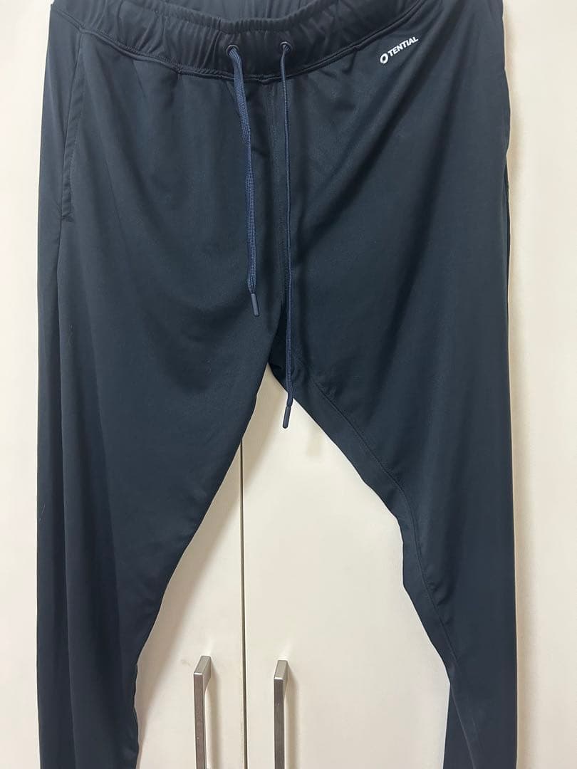 TENTIAl ネイビーロングスリーブTシャツとパンツセット