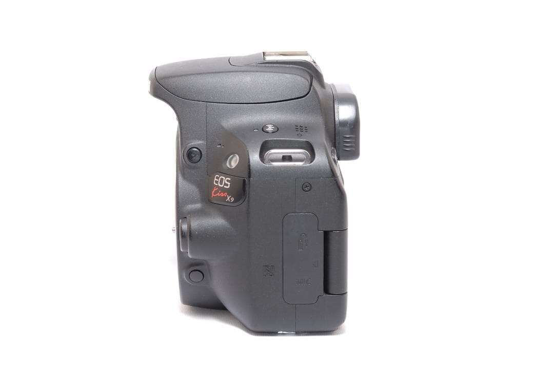 ⭐️美品　すぐに始めれる　Canon Kiss X9 標準レンズセット