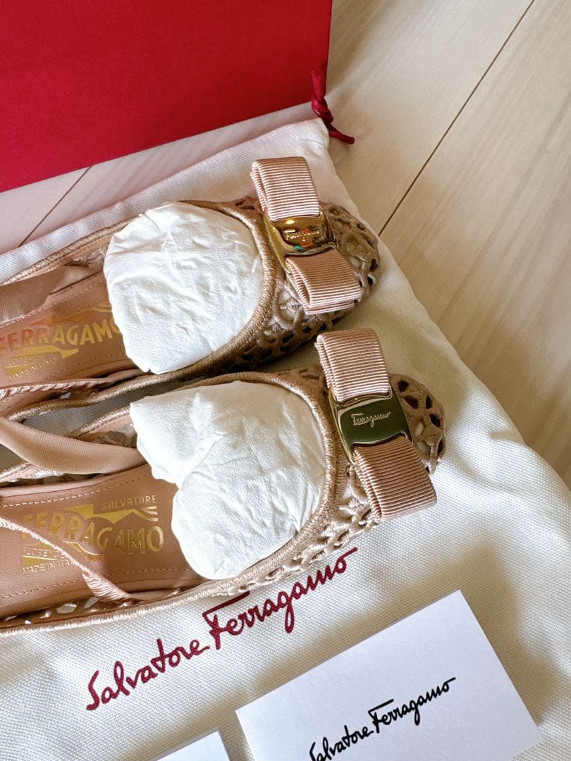 Salvatore Ferragamo ベージュ サンダル