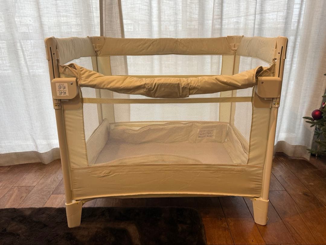 極美品　ココネルエアー　アップリカ　ベビーベッド　ベビーサークル　ミルクホワイト