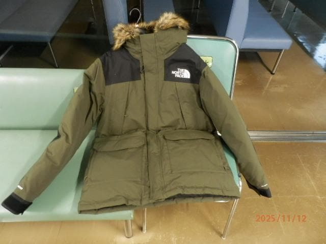 THE NORTH FACE ダウンジャケット フード付き オリーブ