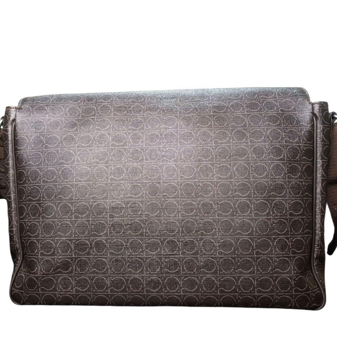 ✨Salvatore Ferragamo ガンチーニ総柄 メッセンジャーバッグ