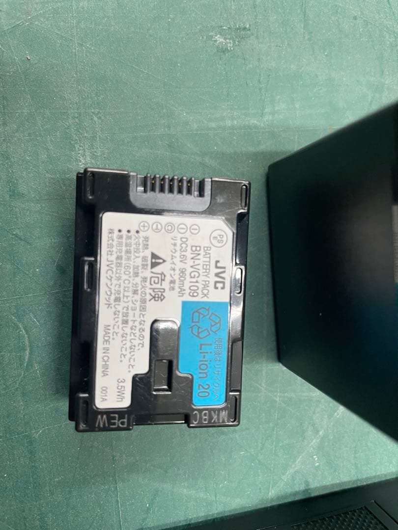 JVC フルHDビデオカメラ GZ-E880