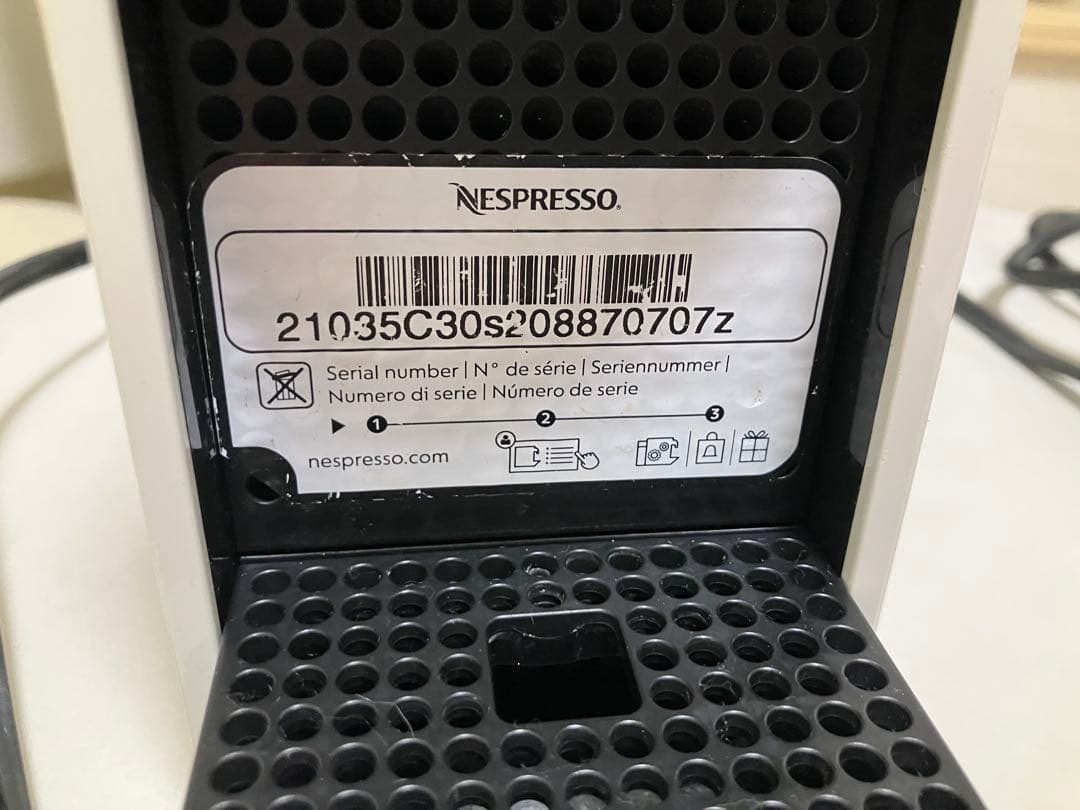 ネスプレッソ　エッセンサミニ　ミルクフォーマー付き