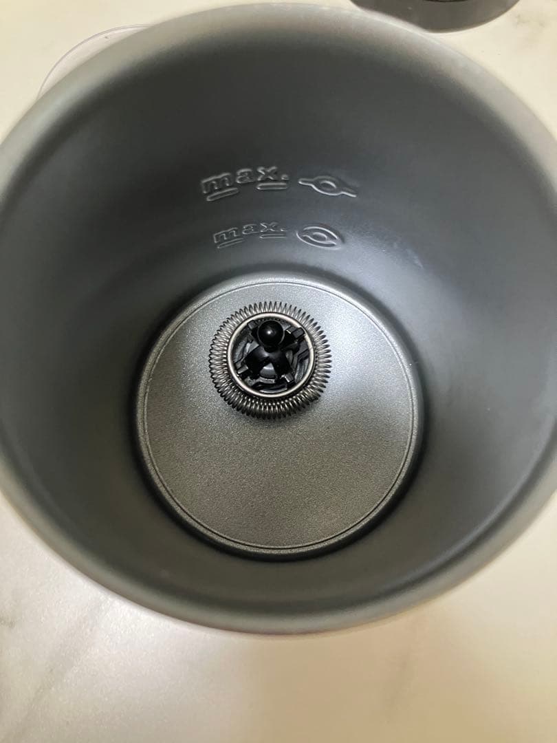 ネスプレッソ　エッセンサミニ　ミルクフォーマー付き