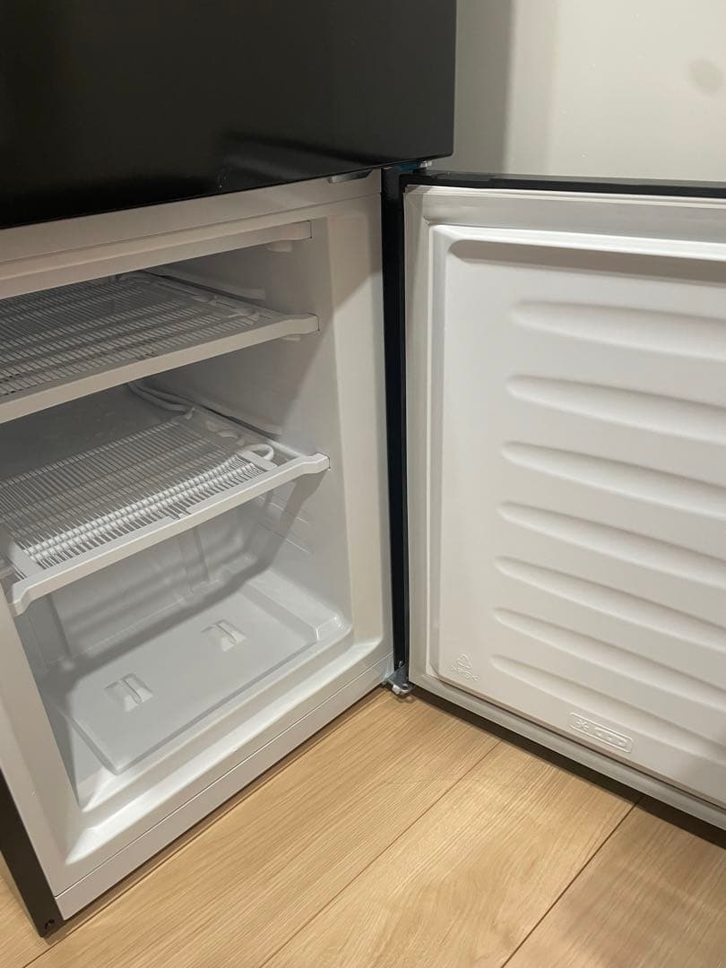 Hisense ブラック 冷蔵庫 上下二段式　175L