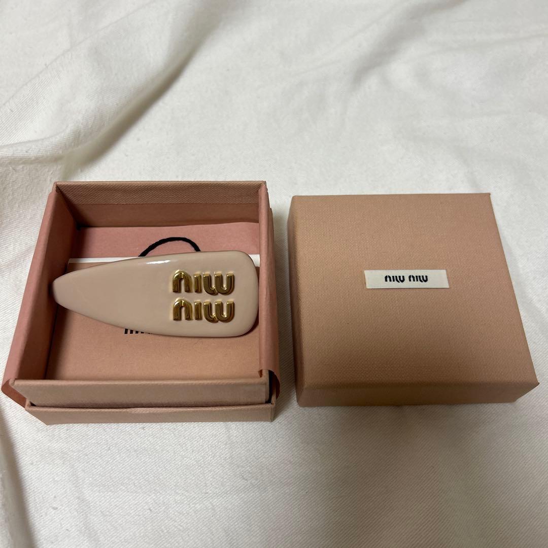 miu miu ロゴ ヘアクリップ 正規品