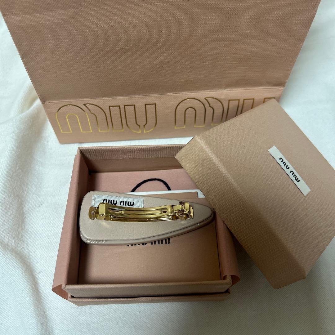 miu miu ロゴ ヘアクリップ 正規品
