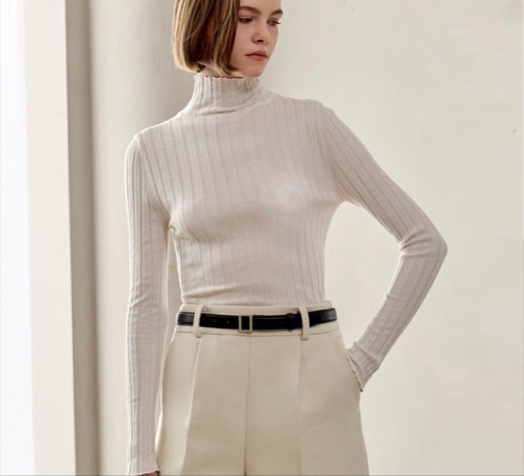 試着のみ　25AW YONFA コットンカシミヤリブタートル　ホワイト