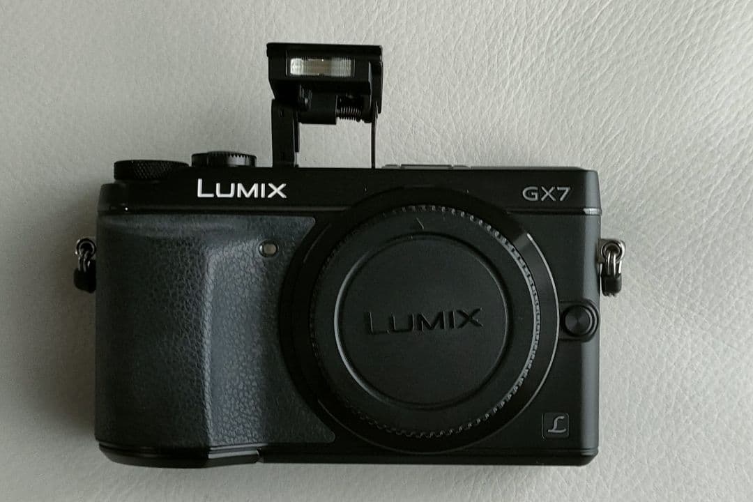 LUMIX GX7本体 バッテリー 充電器 ストラップ キャップ　オマケ有り
