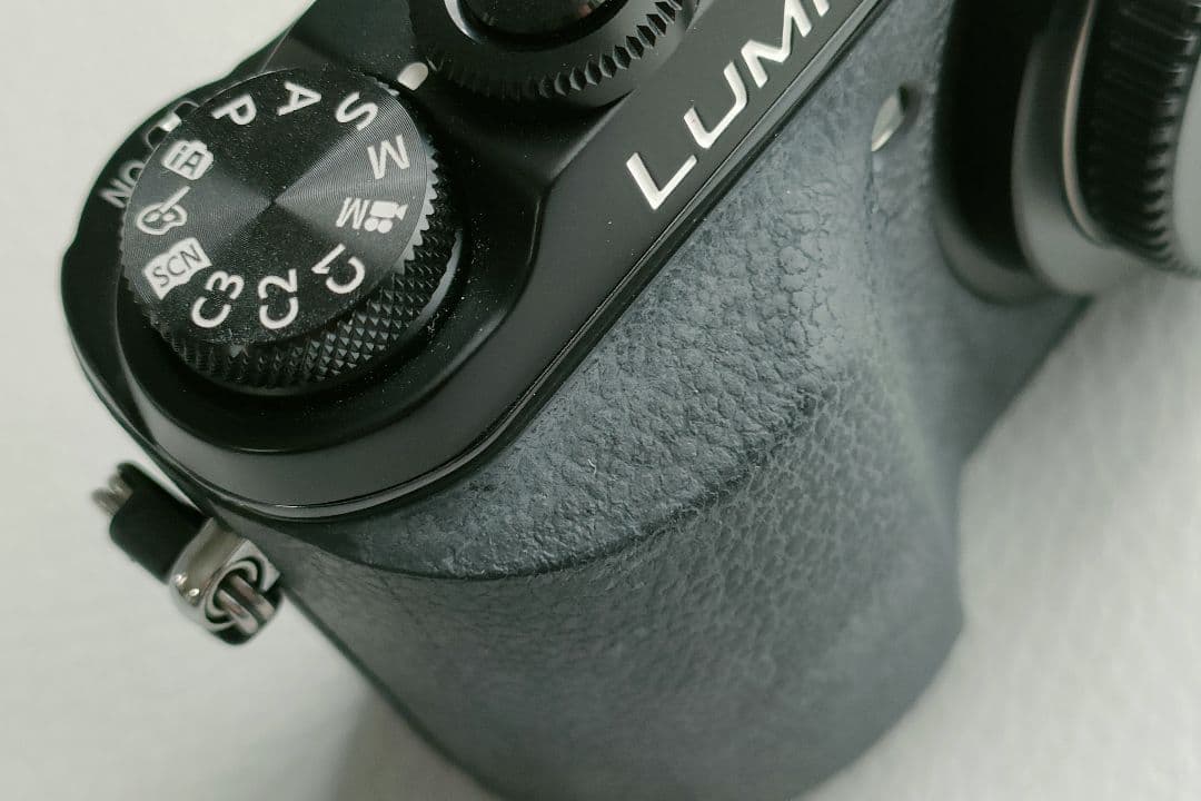 LUMIX GX7本体 バッテリー 充電器 ストラップ キャップ　オマケ有り