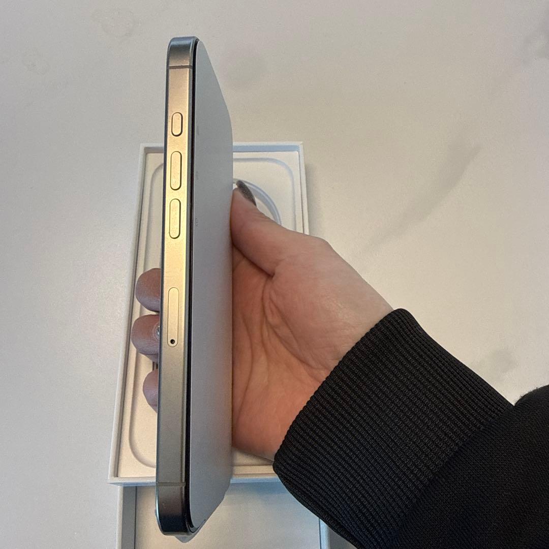 スマートフォン本体 a