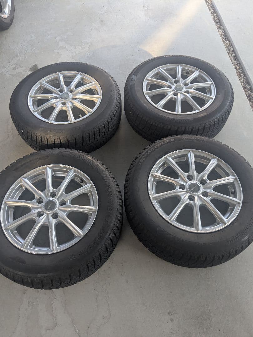 ブリジストンアイスパートナー215/60/16　溝残り約5mm