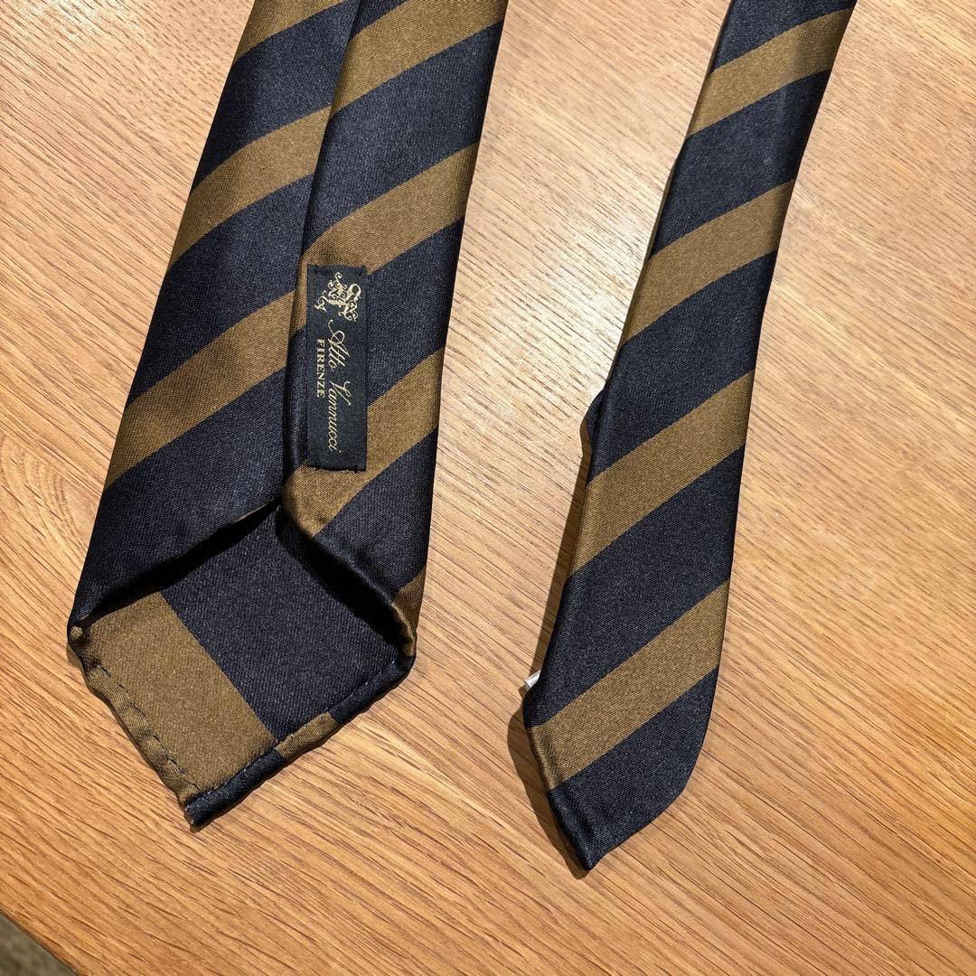 アットヴァンヌッチ ／ ネクタイ