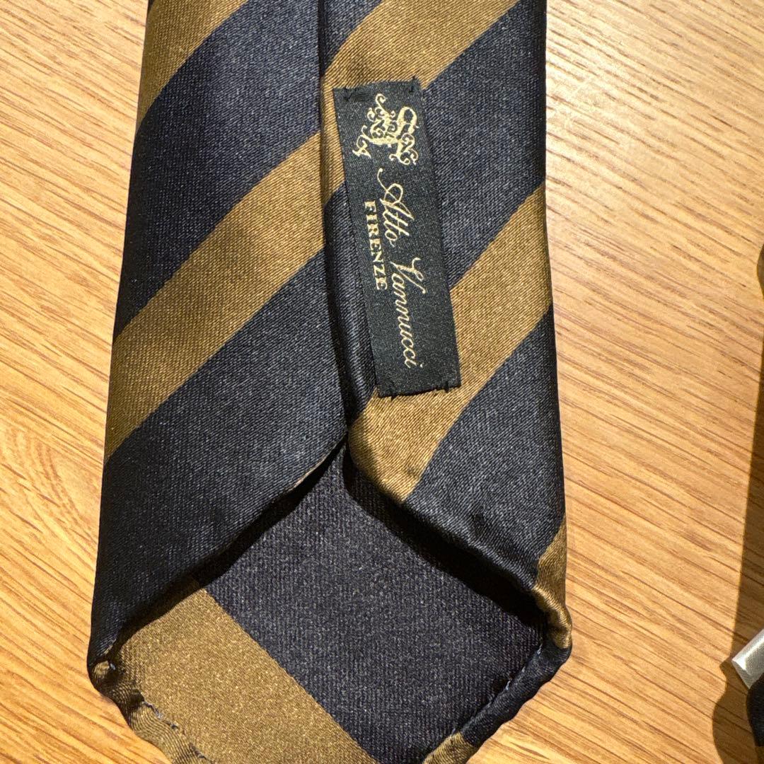 アットヴァンヌッチ ／ ネクタイ