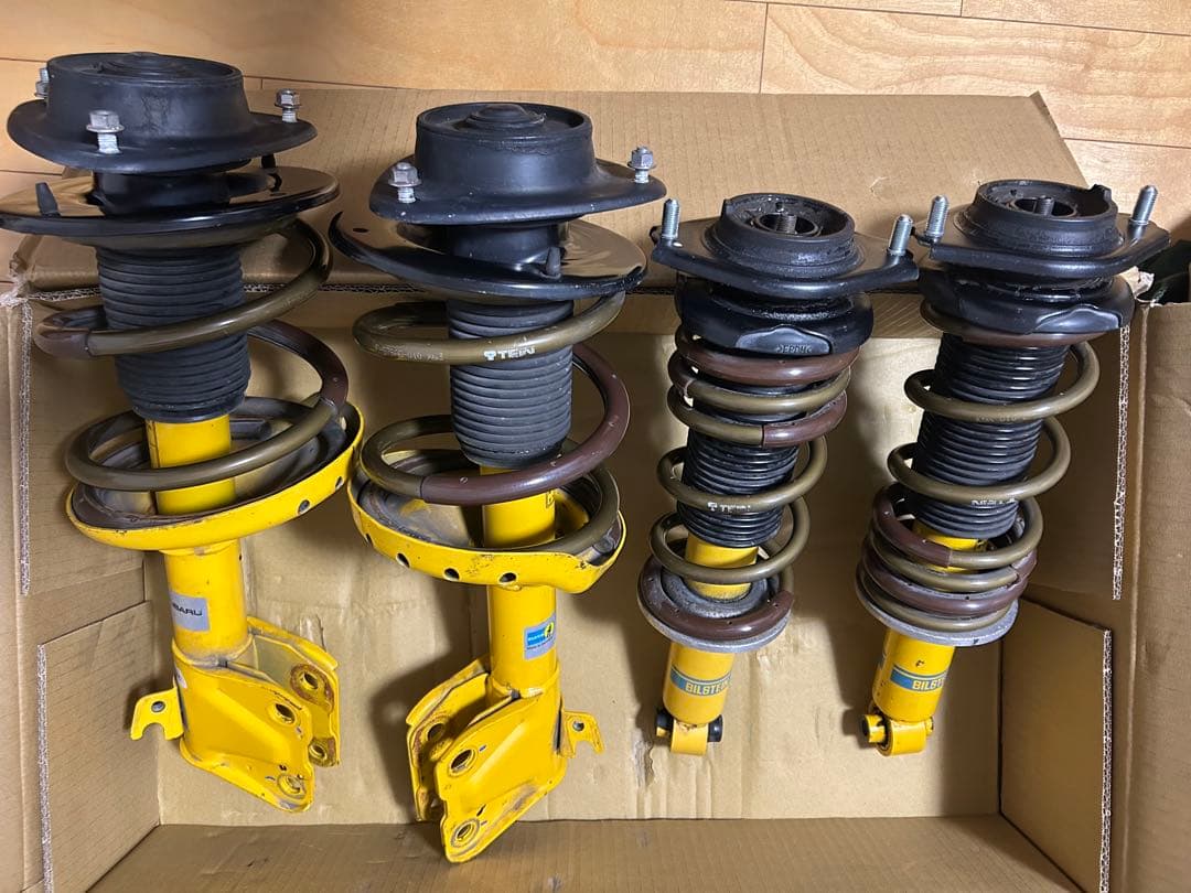 レヴォーグ2019年式vmg取り外しテインダウンサス取付済みサスペンション一式