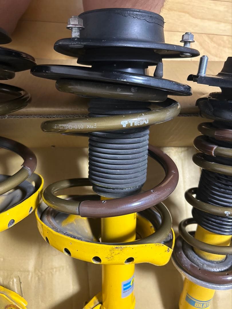 レヴォーグ2019年式vmg取り外しテインダウンサス取付済みサスペンション一式