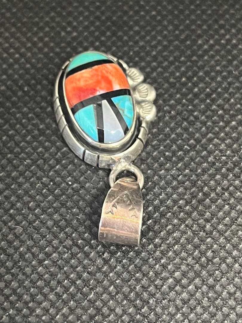 ズニ族 シルバー925インレイ シルバーペンダント ターコイズ コーラル