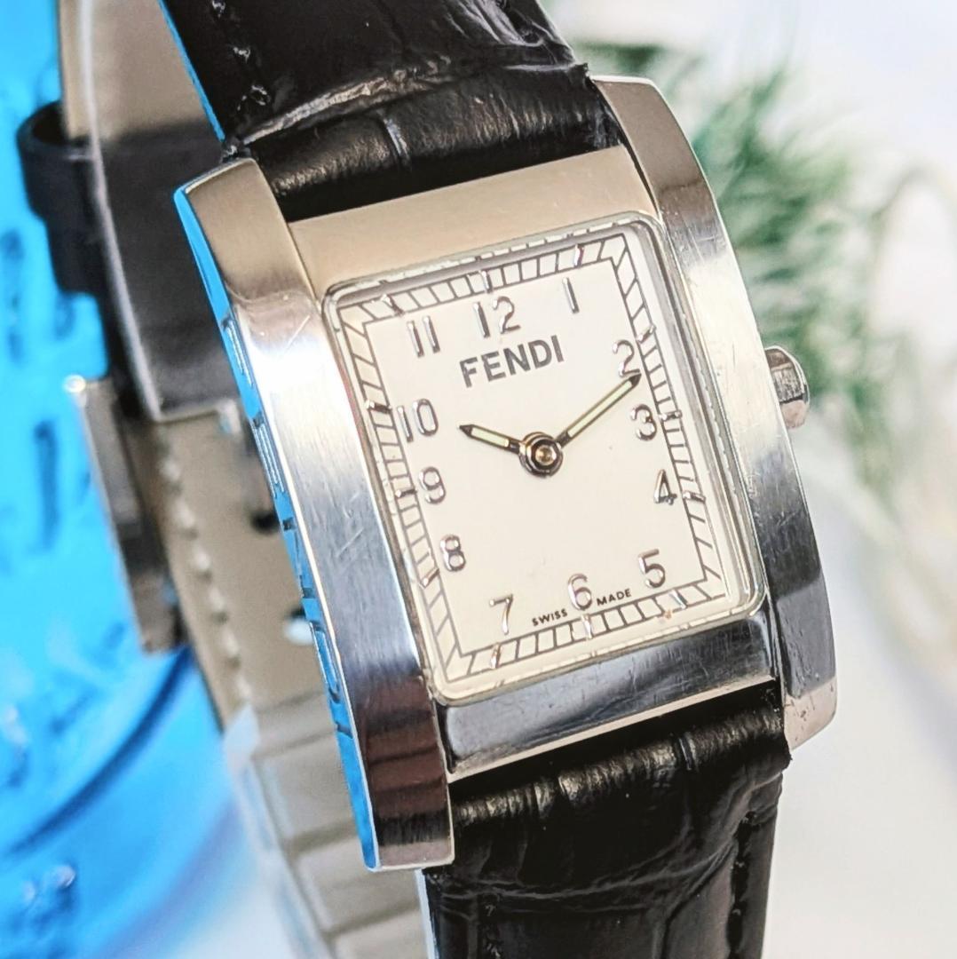 良品 FENDIフェンディ レディース腕時計7000Lホワイト伊太利 電池交換済