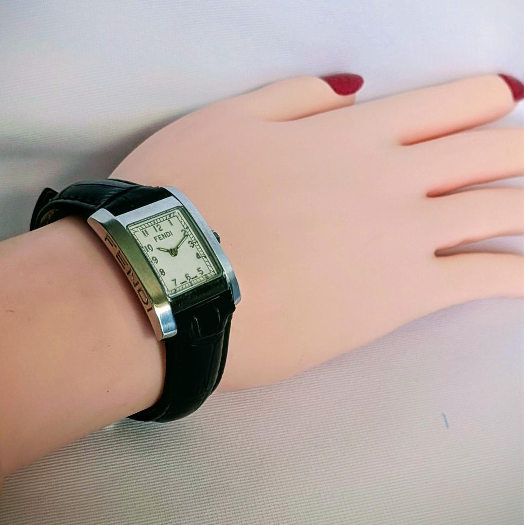 良品 FENDIフェンディ レディース腕時計7000Lホワイト伊太利 電池交換済