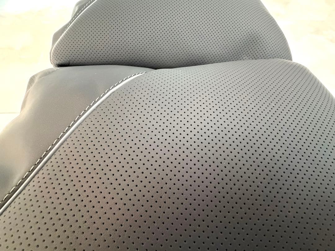 未使用◻️本革メルセデスGLS600マイバッハ純正クッション◻️2個セット◻️ブラック