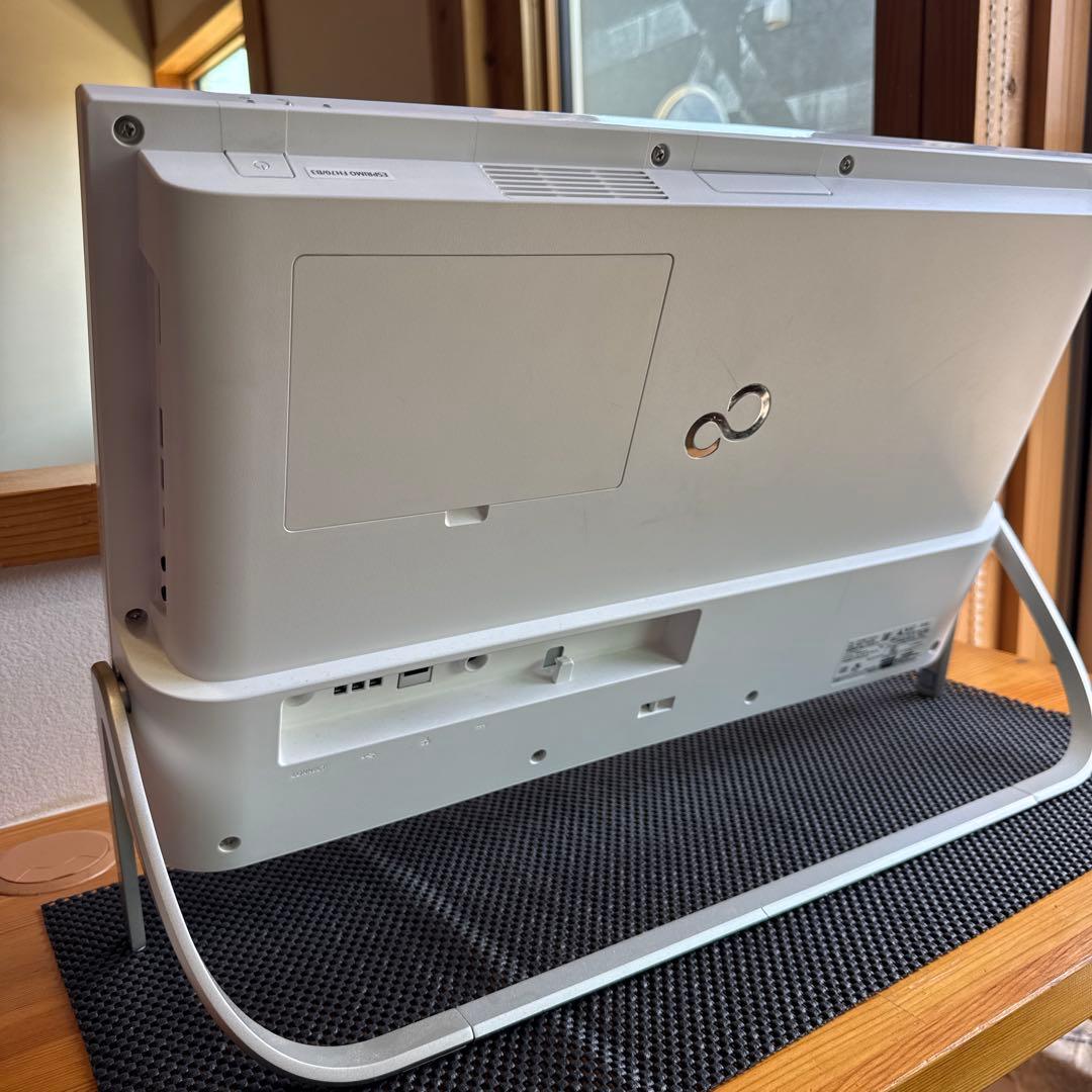 富士通　ESPRIMO FH70/B3 中古