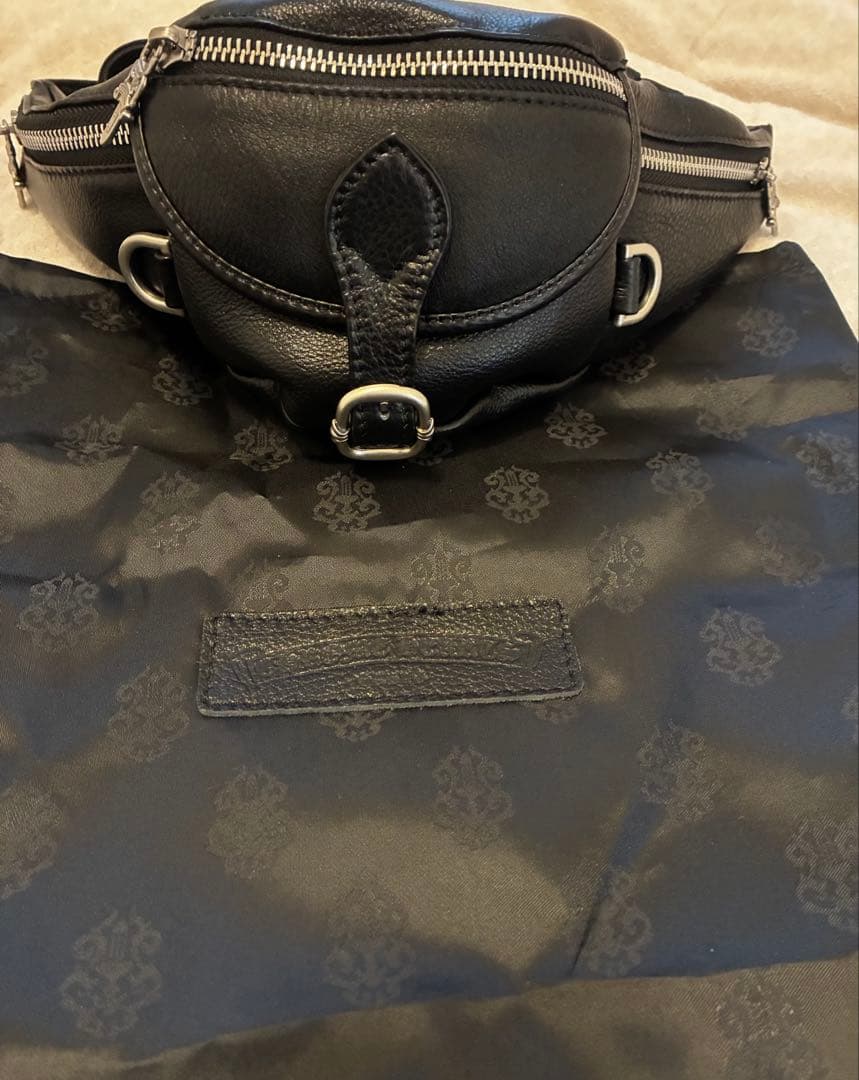 ブラックレザー ボディバッグ　ノーブランド