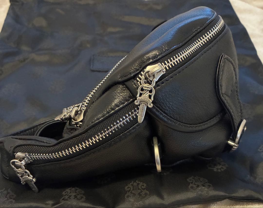 ブラックレザー ボディバッグ　ノーブランド