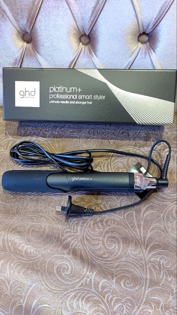 ✨ghdプラチナム＋✨️　ストーレートヘアアイロン　白