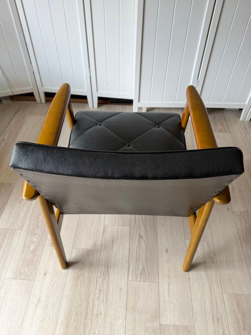 ①カリモク Kチェア 1Pソファ WS1180BW レトロ 1人掛けソファ