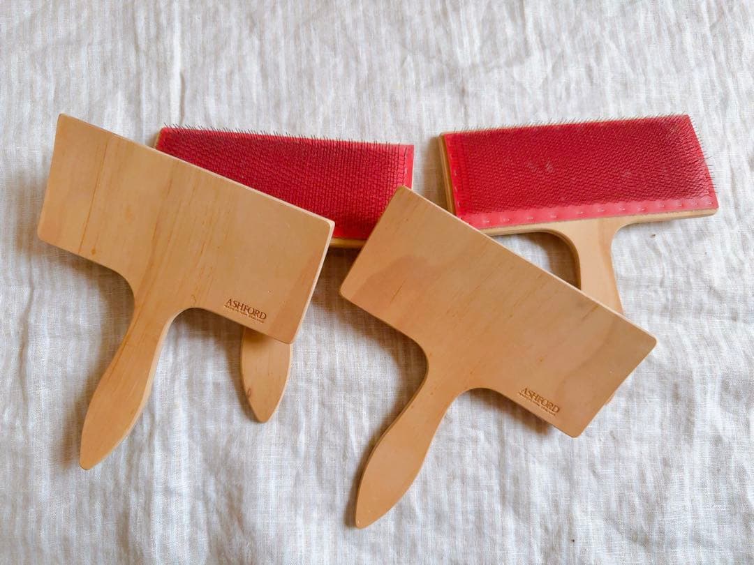 アシュフォード　スチューデントハンドカーダー　③細目と荒目セット＆羊毛見本一覧