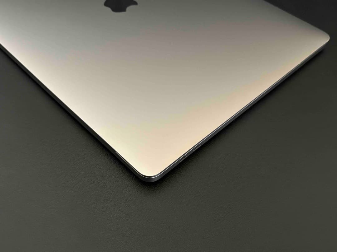 MacBook Pro 15㌅ Core i7 6Core・32GB・512GB