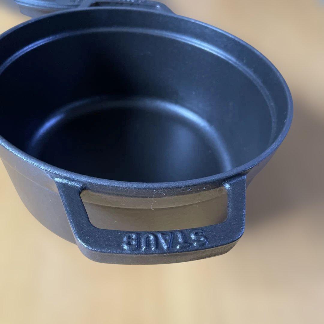 ストウブ ピコ・ココットラウンド 22 cm Staub