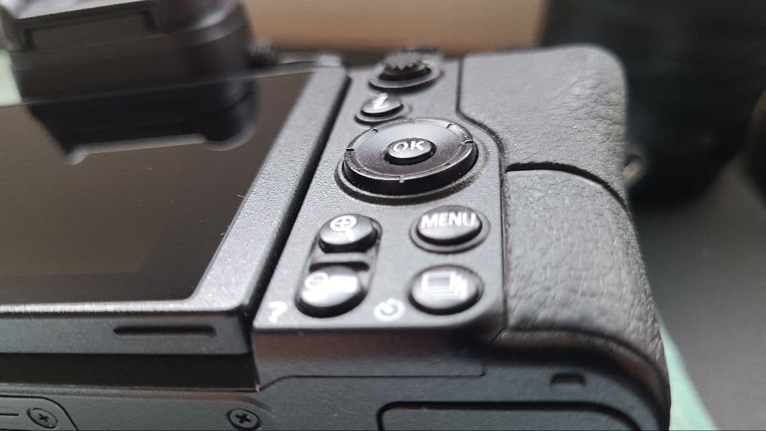 ニコン NIKON Z6 ボディ シャッター2200回 美品