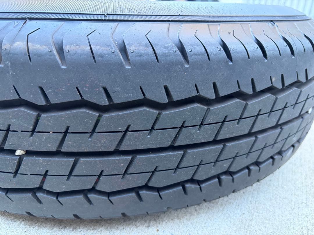 ハイエース200系　DUNLOP 15インチタイヤ・純正ホイール４本セット