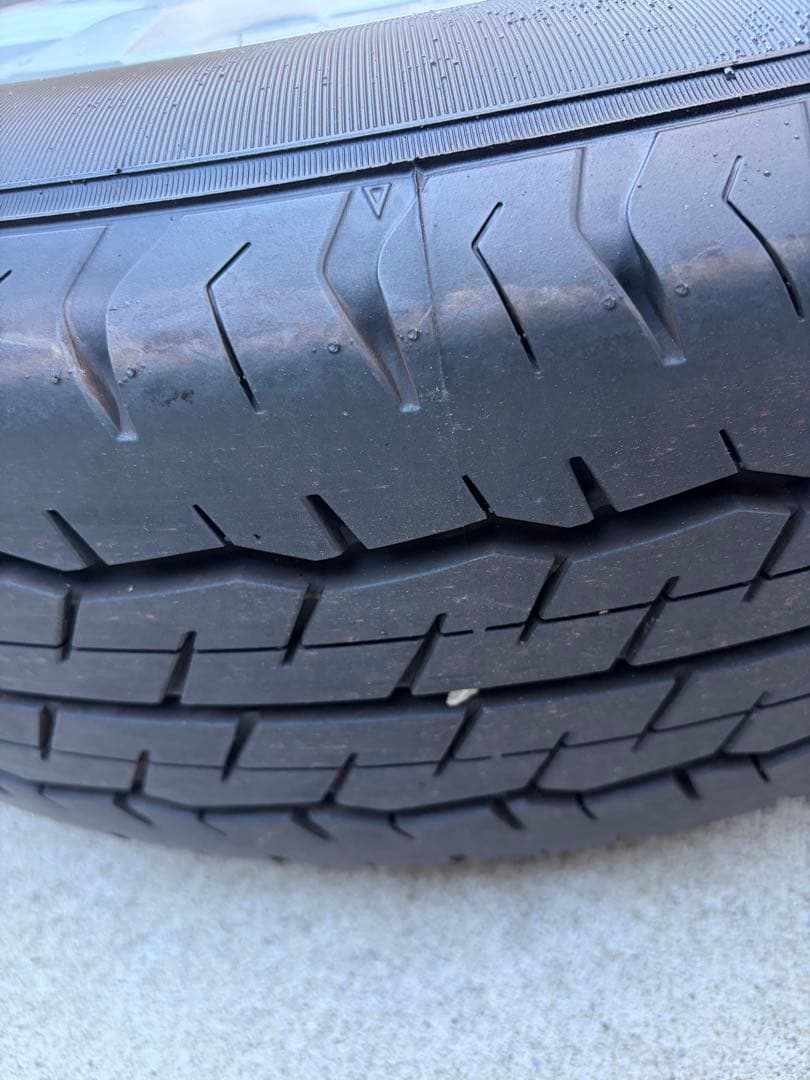 ハイエース200系　DUNLOP 15インチタイヤ・純正ホイール４本セット