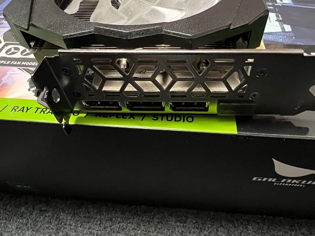 RTX4070 玄人志向　3連ファン　12GBモデル