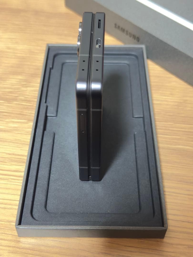 R*H様 Galaxy Z Flip7 256GB Jet Black SIMフ