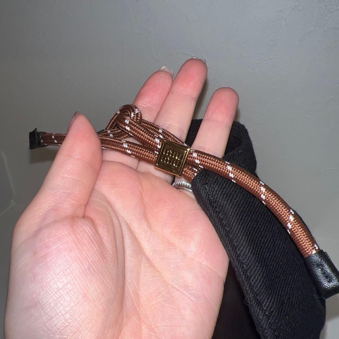 miu miu ミュウミュウ　ベースボールキャップ ストラップ付き