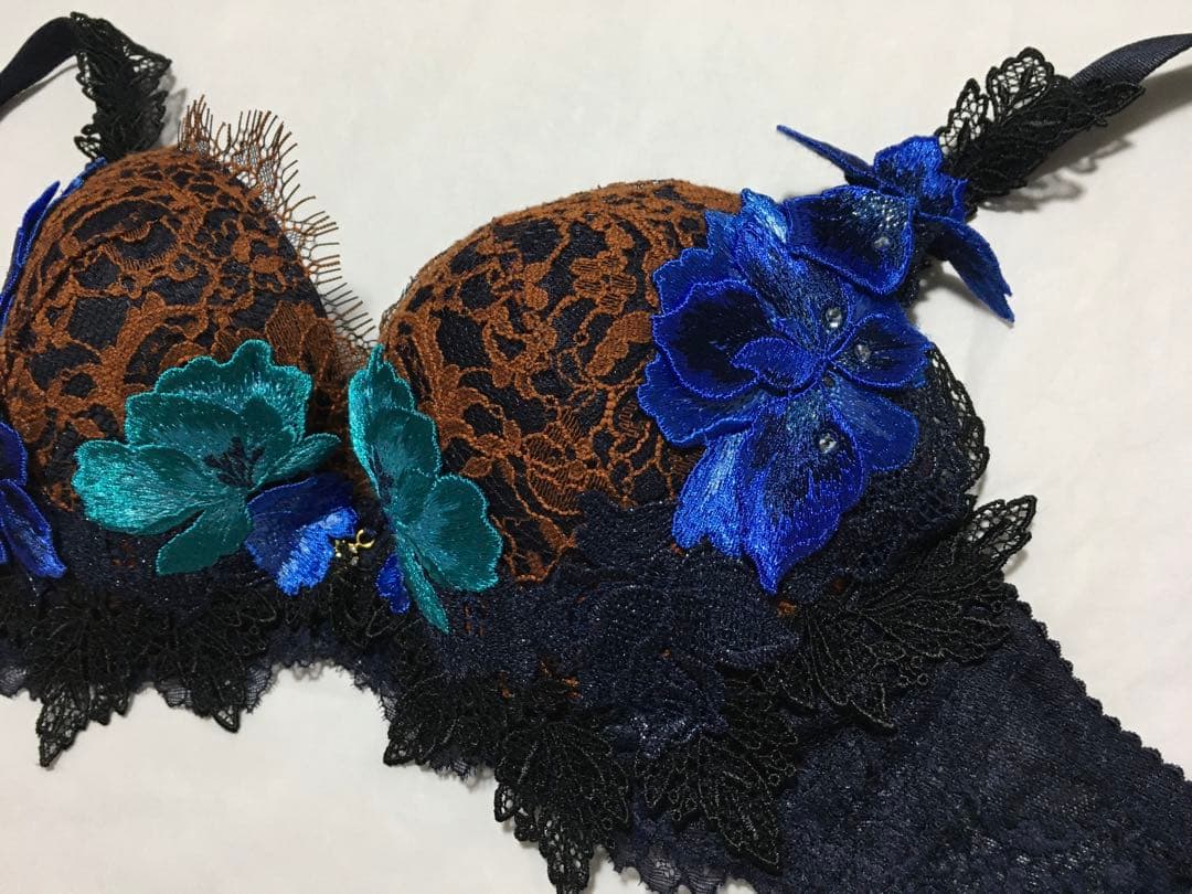 新品　ワコール　サルート 69G 店舗限定　ブラジャー E65 ソングM