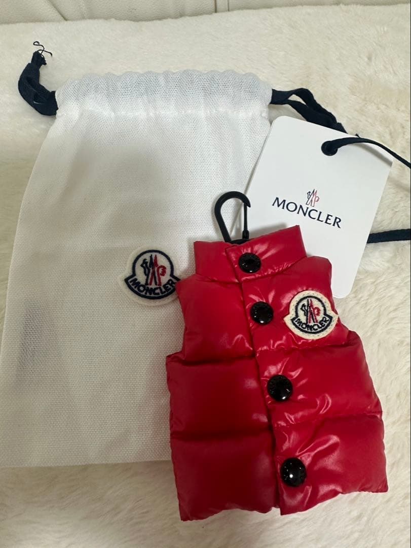 MONCLER ダウンベスト風キーホルダー レッド