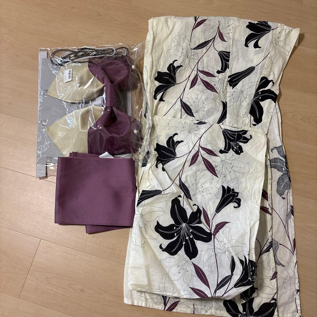 JEWELS 浴衣　白地×百合柄浴衣