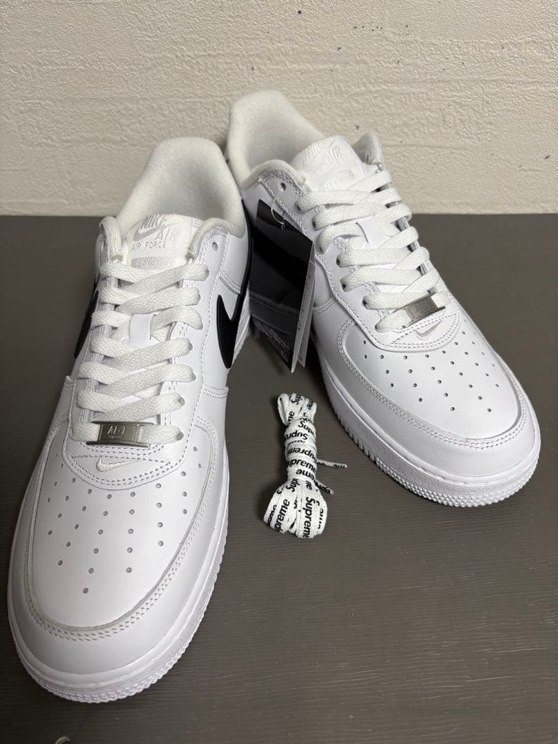 Supreme × Nike Air Force 1 White Black