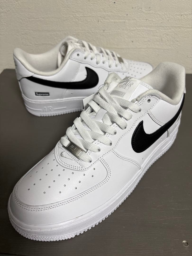 Supreme × Nike Air Force 1 White Black